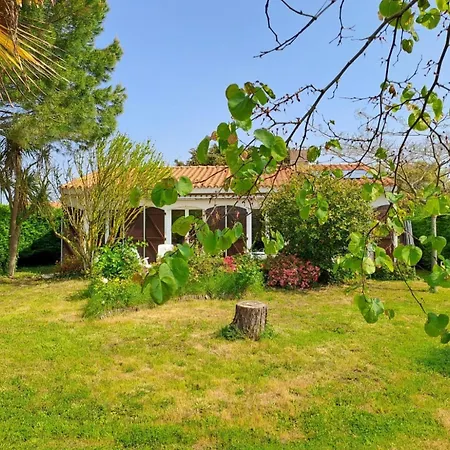 Nausicaa, Maison Avec Joli Jardin Clos Arbore Maison d'hôtes Talmont-Saint-Hilaire